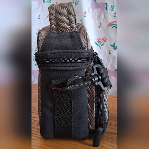 EUC Canon EOS Rebel Gii Film Camera Photography & Padded Outdoor Travel Bag